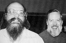 Thompson e Ritchie nei primi anni di sviluppo di UNIX